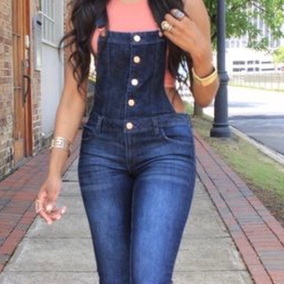 Tinseltown Pants - Tinseltown woman’s button up overalls size small